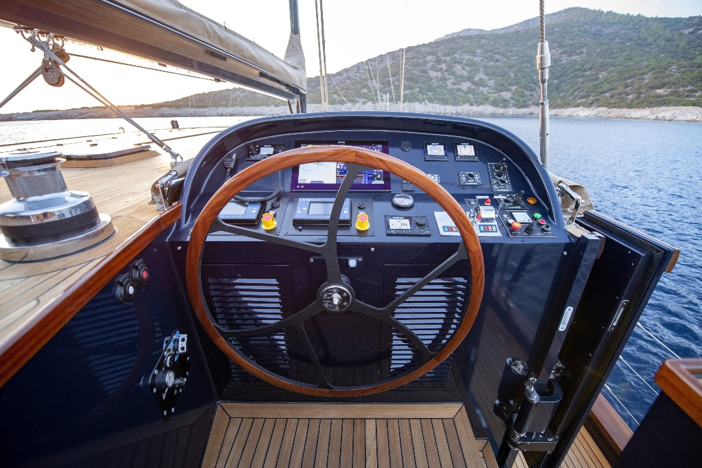 Sailing yacht for sale
