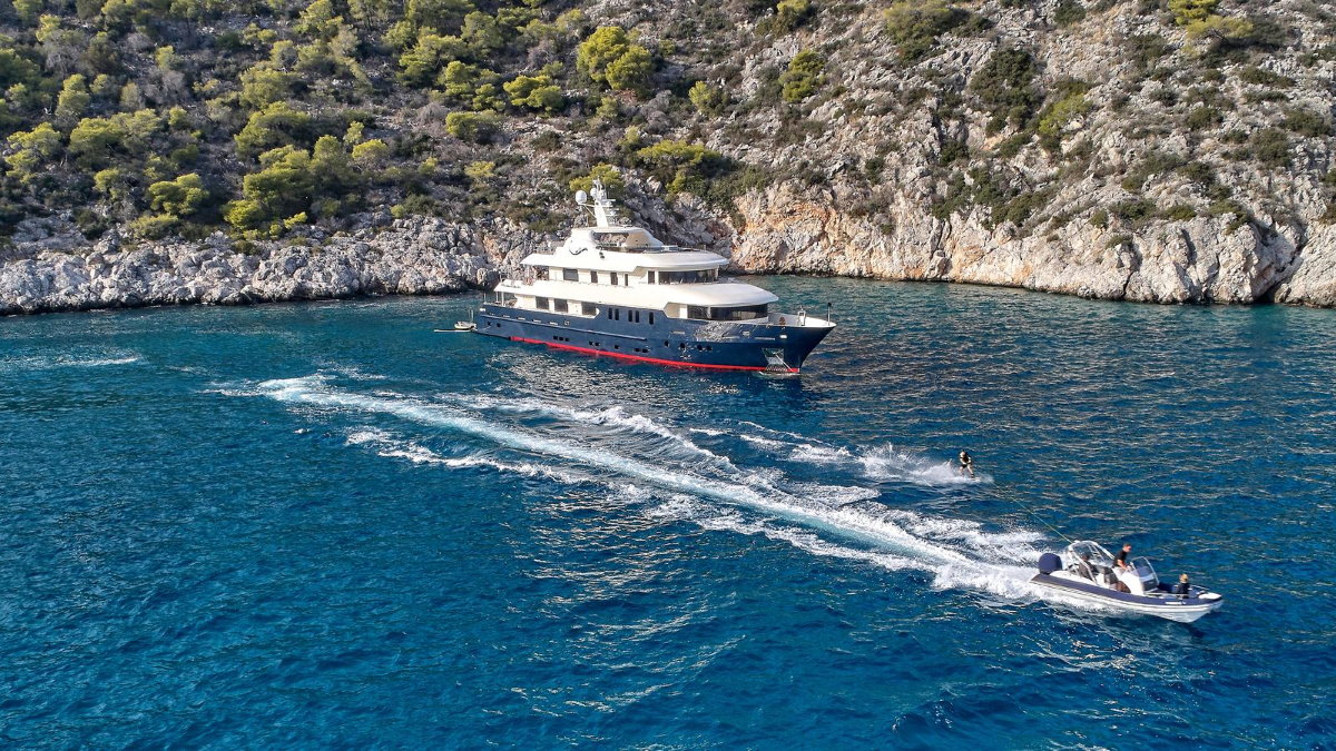 Location Yacht a Moteur deluxe Serenity II