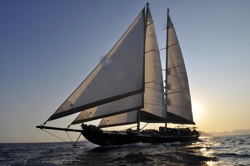 sailing yacht Regina